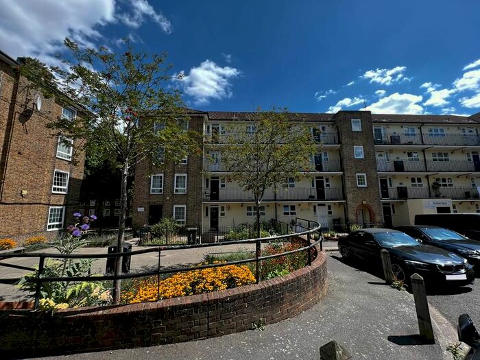 2 Bedroom Flat To Rent In Dereham House, Frendsbury Road, Brockley, SE4