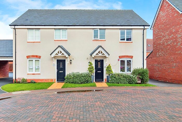 3 Bedroom Semi Detached House For Sale In Sunningdale Drive, Corby, NN17