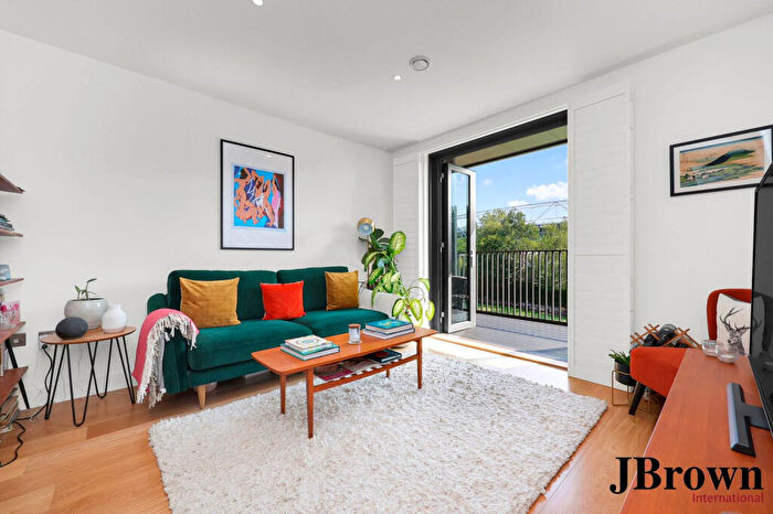1 Bedroom Flat For Sale In Lorimer House, Navigators Walk, London, Greater London, E3