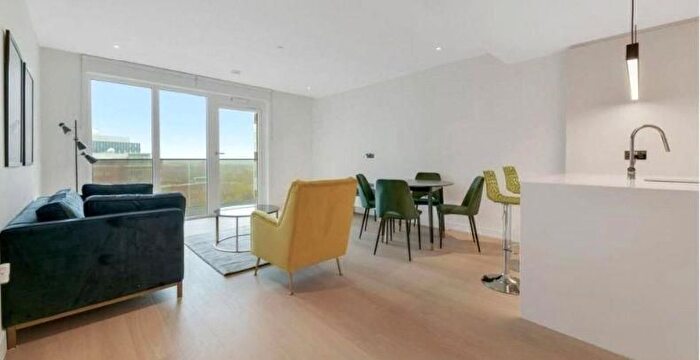 1 Bedroom Flat To Rent In Fountain Park Way, London, W12