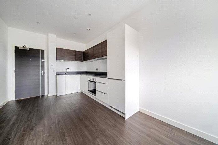 1 Bedroom Flat To Rent In Millennium Way, Bracknell, RG12