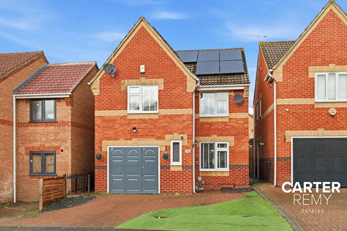 3 Bedroom Detached House For Sale In Douglas Close, Chafford Hundred, Grays, RM16