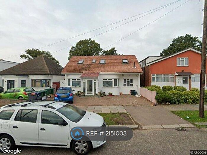 Studio To Rent In Kenilworth Road, Edgware, HA8