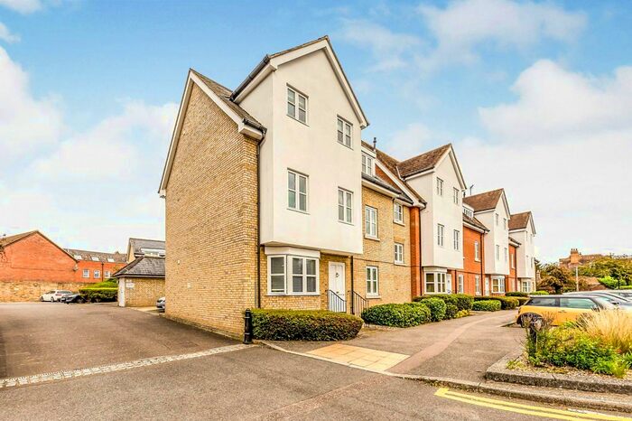 2 Bedroom Flat To Rent In Yorkes Mews, Priory Street, Ware, SG12