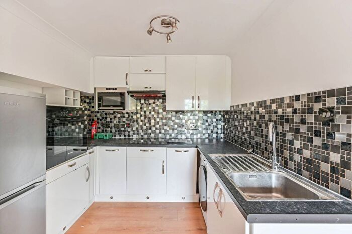 1 Bedroom Flat To Rent In Usborne News, Oval, London, SW8