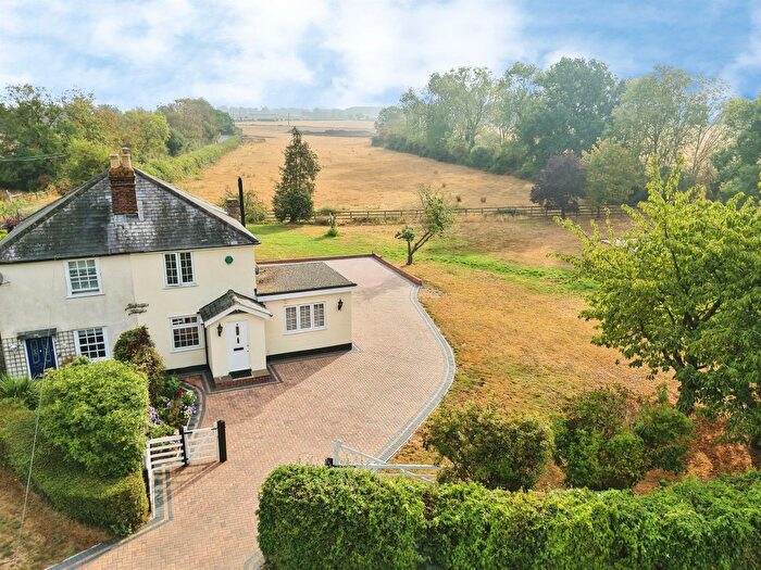 3 Bedroom Semi Detached House For Sale In Tanhouse Lane, Navestockside, Brentwood, CM14