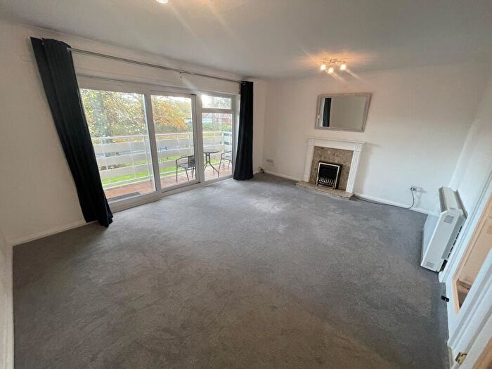 2 Bedroom Apartment To Rent In Pedmore - Pine Court, Redlake Road, DY9