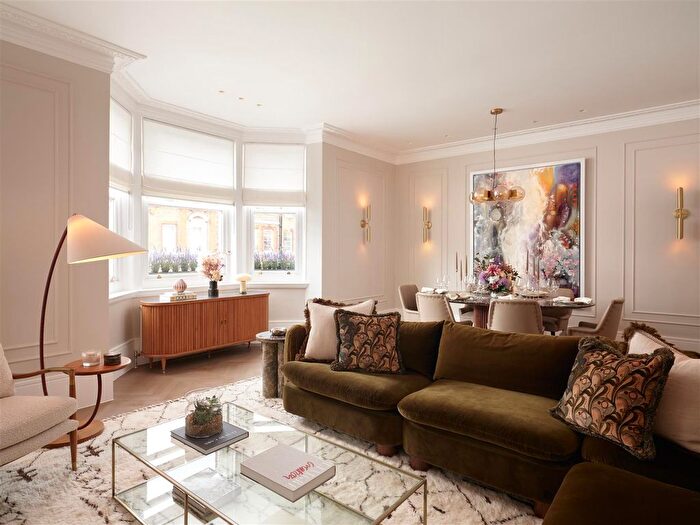 2 Bedroom Flat For Sale In Pont Street, Knightsbridge, SW1X