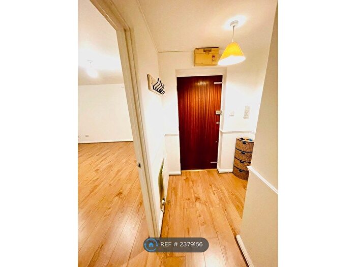 1 Bedroom Flat To Rent In Witts House, Kingston Upon Thames, KT1