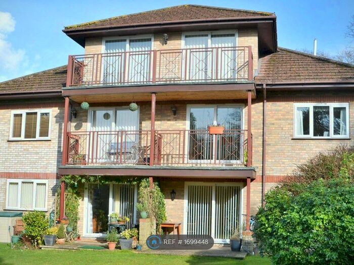 2 Bedroom Flat To Rent In Inglewood, Parkstone, BH14