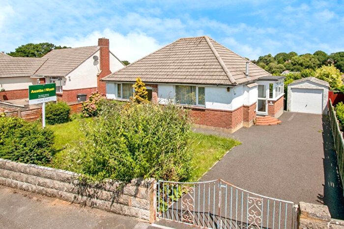 2 Bedroom Bungalow For Sale In Green Lane, Ensbury Park, Bournemouth, Dorset, BH10