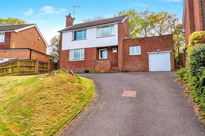 4 Bedroom Detached House For Sale In Woodview Close, Southampton, Hampshire, SO16