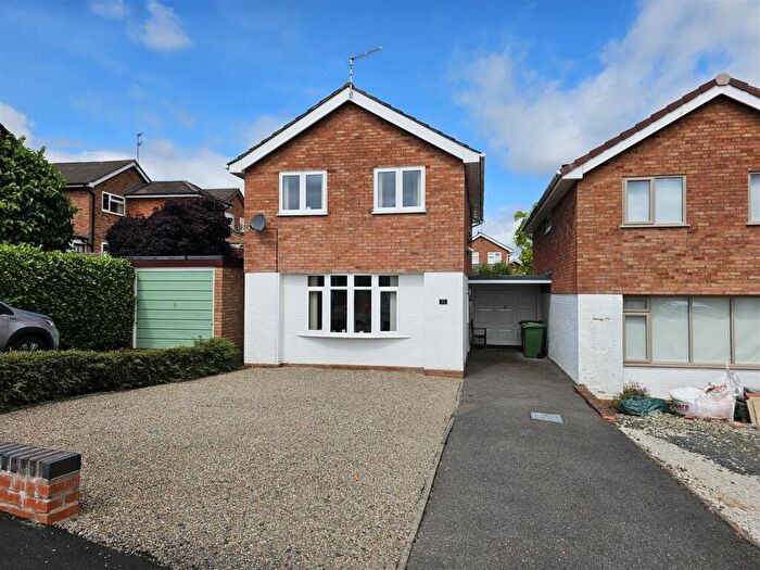 3 Bedroom Link Detached House For Sale In Laxton Drive, Bewdley, DY12