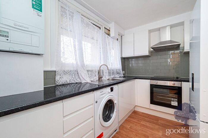 2 Bedroom Flat To Rent In Phipps Bridge Road, Mitcham, CR4