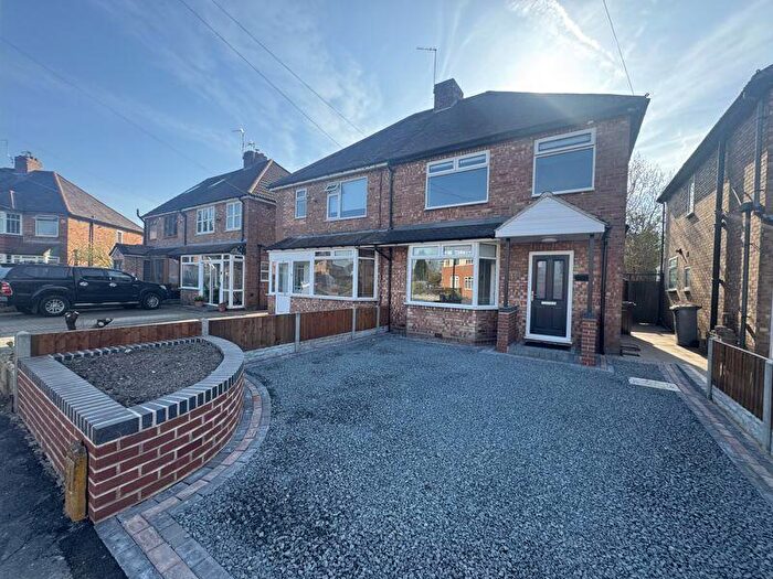 3 Bedroom Semi-Detached House To Rent In Chamberlain Crescent, Solihull, B90