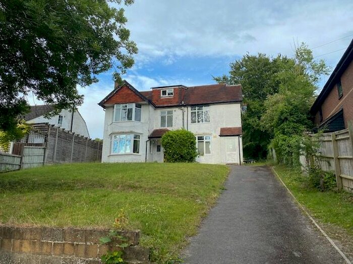 1 Bedroom Flat To Rent In Coningsby Road, High Wycombe, Bucks, HP13