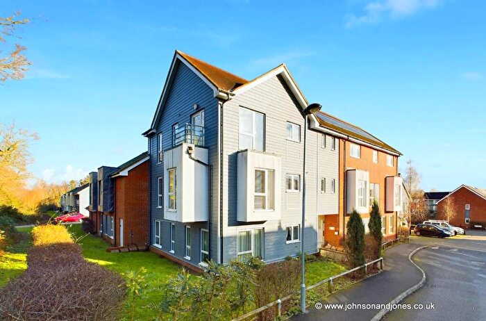 2 Bedroom Apartment To Rent In Strawberry Fields, Addlestone, Surrey, KT15