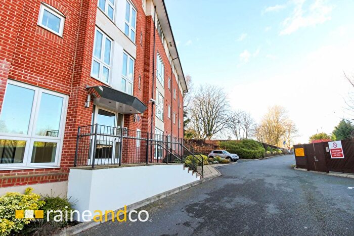 2 Bedroom Flat To Rent In Kings Place, North Drive, AL9