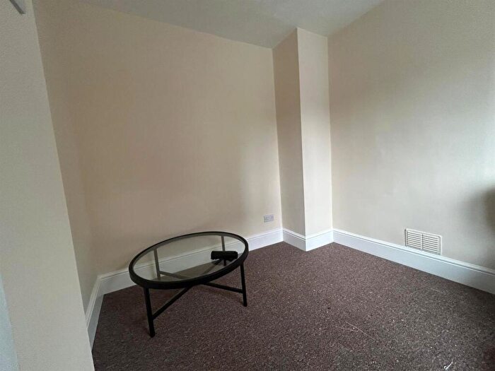 1 Bedroom Flat To Rent In St. Peter Street, Rochester, ME1