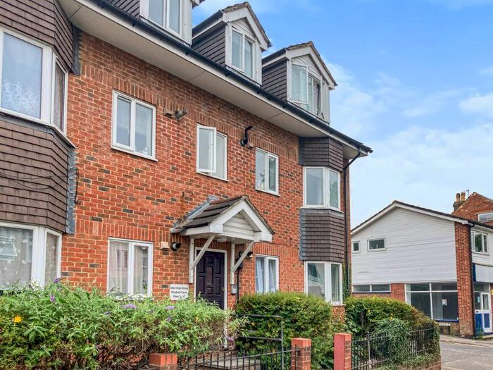 2 Bedroom Flat To Rent In High Street, Aldershot, GU12