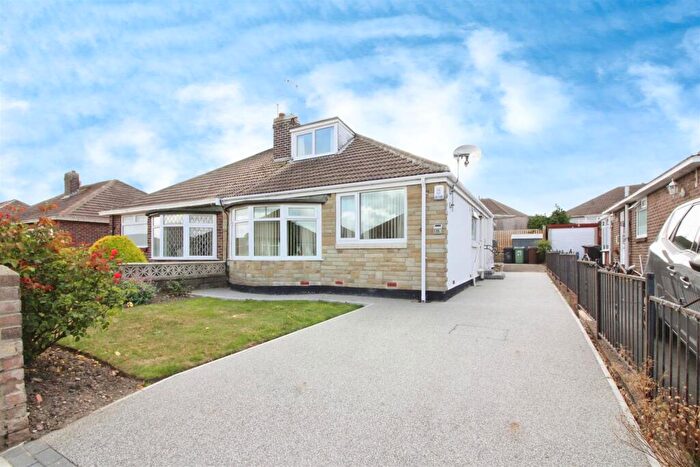 3 Bedroom Semi-Detached Bungalow For Sale In Kennerleigh Grove, Leeds, LS15