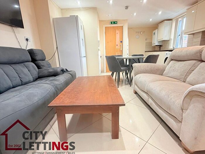 8 Bedroom Flat To Rent In Ilkeston Road, Nottingham, NG7