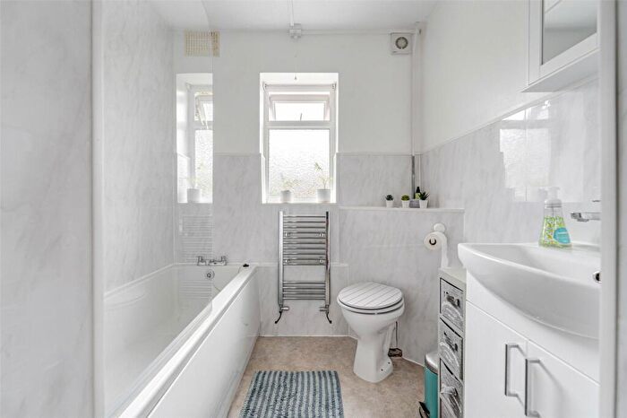 2 Bedroom Flat For Sale In Gaisford Close, Worthing, West Sussex, BN14