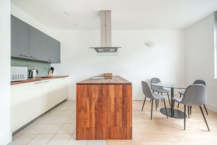2 Bedroom Flat To Rent In Earls Court Road, Kensington, London, W8