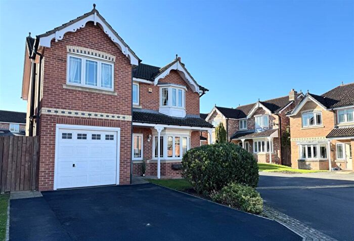 4 Bedroom Detached House For Sale In Whinmoor Drive, Clayton West, Huddersfield, HD8