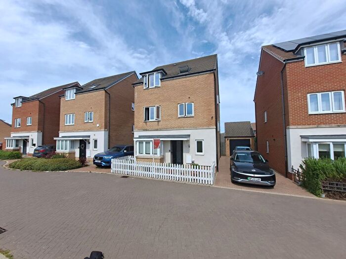 5 Bedroom Property For Sale In Firecrest, Hampton Vale, Peterborough, PE7