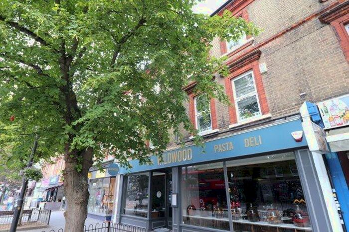 2 Bedroom Flat To Rent In - High Street, Brentwood, CM14