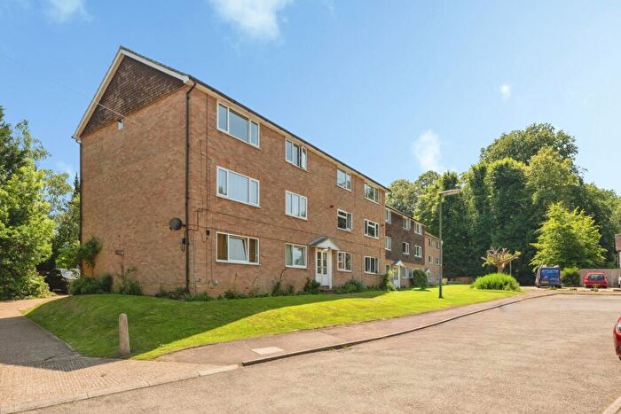 2 Bedroom Flat For Sale In Ridgeway Road, Redhill, Surrey, RH1