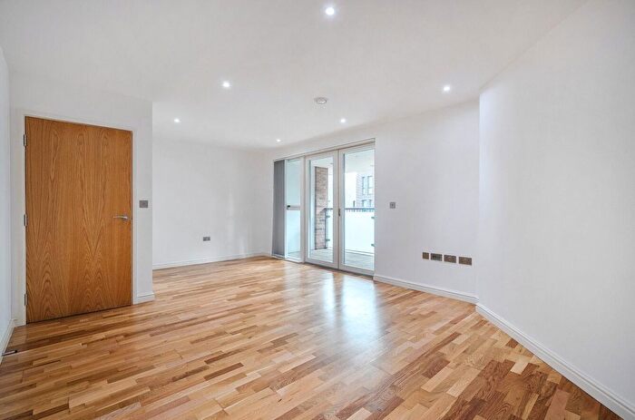 2 Bedroom Flat To Rent In Tabernacle Gardens, London, E2
