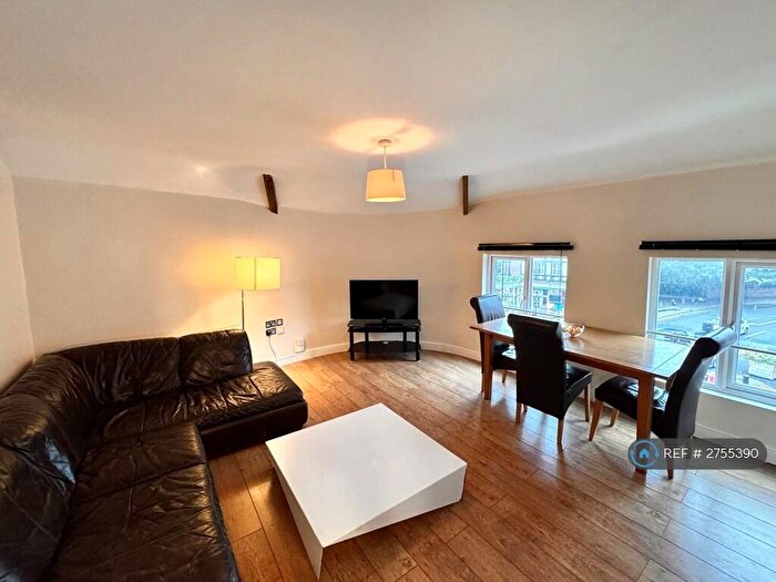 2 Bedroom Penthouse To Rent In Hyde Park Road, Leeds, LS6
