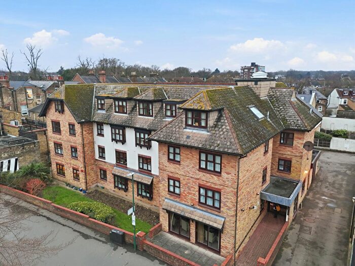 2 Bedroom Flat For Sale In Westleigh Court, Nightingale Lane, Wanstead, E11