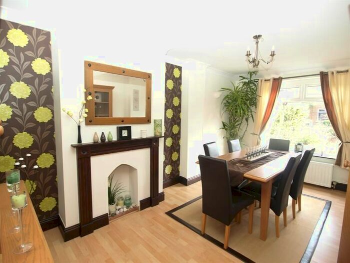 4 Bedroom Semi-Detached House To Rent In Cromwell Road, Sprowston, Norwich, NR7