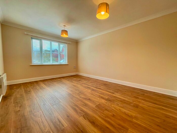 2 Bedroom Flat To Rent In Covesfield, Gravesend, DA11