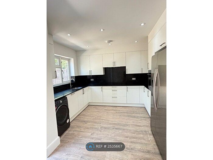 7 Bedroom Semi-detached House To Rent In Garratt Road, Edgware, HA8