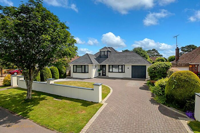 3 Bedroom Detached House For Sale In Meadway, Rustington, BN16