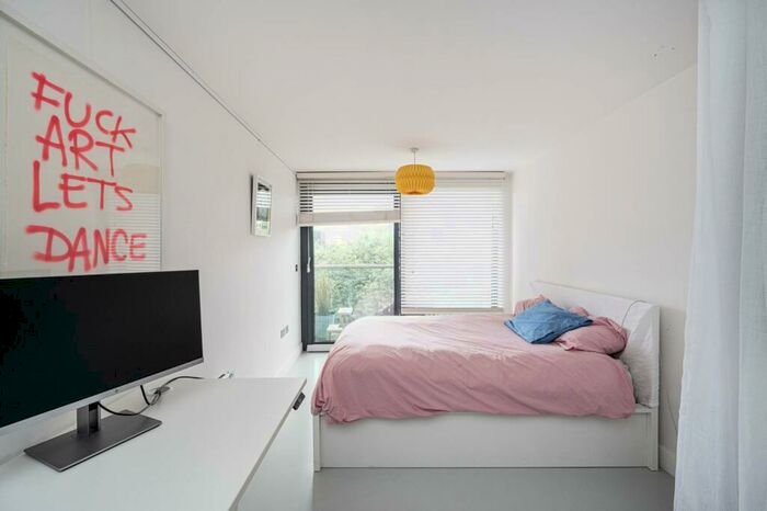 2 Bedroom Flat To Rent In Florida Street, Bethnal Green, London, E2