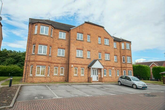 2 Bedroom Flat To Rent In Chandlers Court, Hull, East Riding Of Yorkshire, HU9
