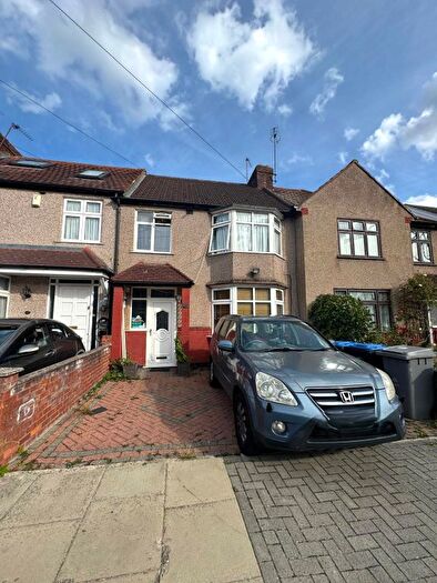 3 Bedroom Terraced House To Rent In Cranleigh Gardens, Kenton Kingsbury, HA3