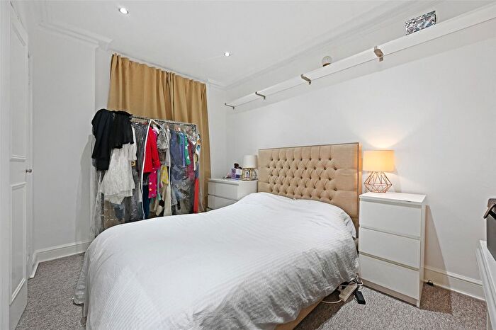 2 Bedroom Flat For Sale In Gloucester Road, London, SW7