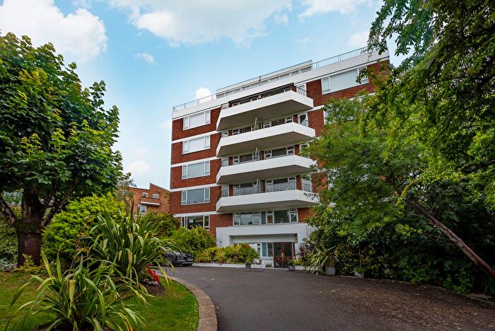 3 Bedroom Flat For Sale In Victoria Drive, London, SW19