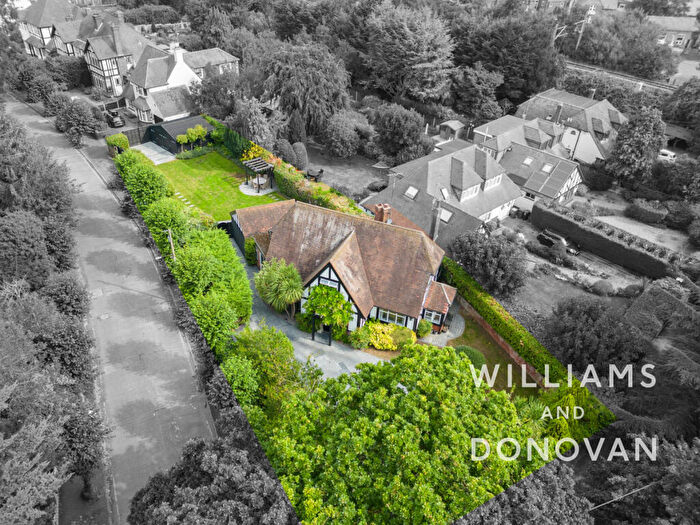 4 Bedroom Detached House For Sale In Hall Road, Rochford, SS4