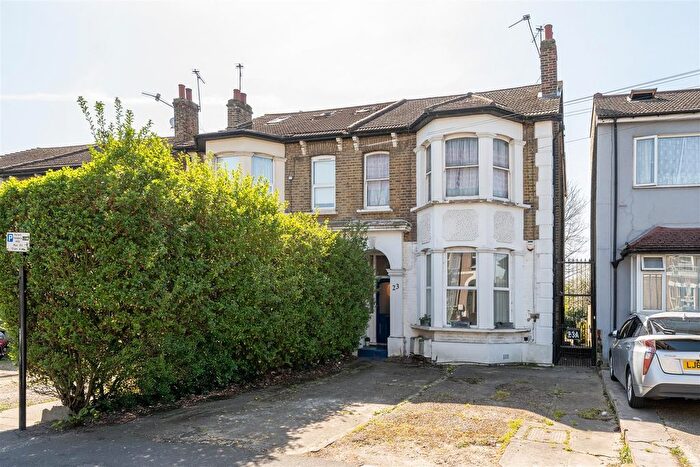2 Bedroom Flat For Sale In Fairlop Road, Leytonstone, E11