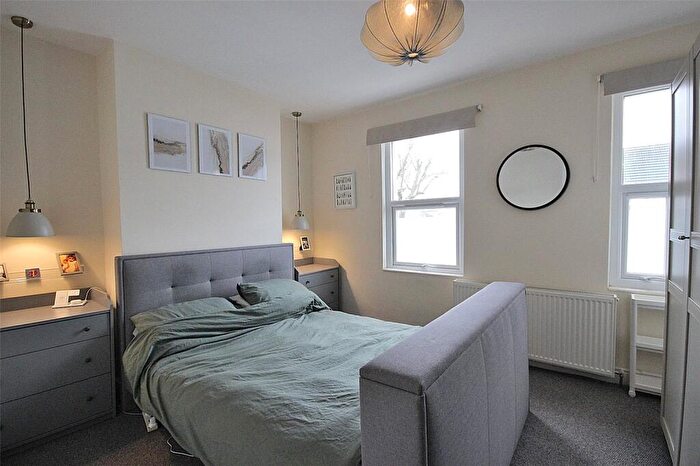 3 Bedroom Terraced House For Sale In Iddesleigh Road, Bedford, Bedfordshire, MK40