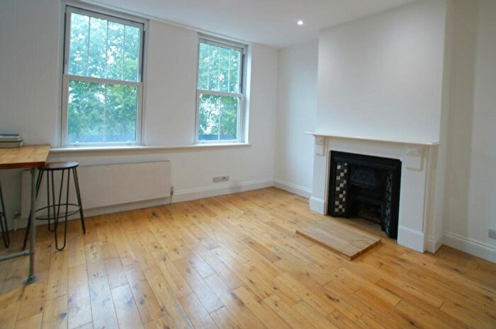 2 Bedroom Flat To Rent In London, SW11
