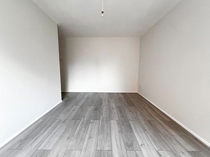 2 Bedroom Flat To Rent In Poplar Grove, Friern Barnet, N11