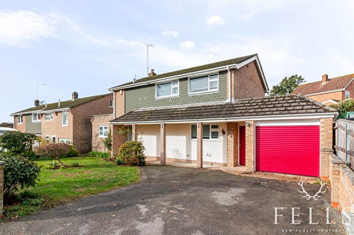 3 Bedroom Detached House For Sale In Appletree Close, Redlynch, SP5